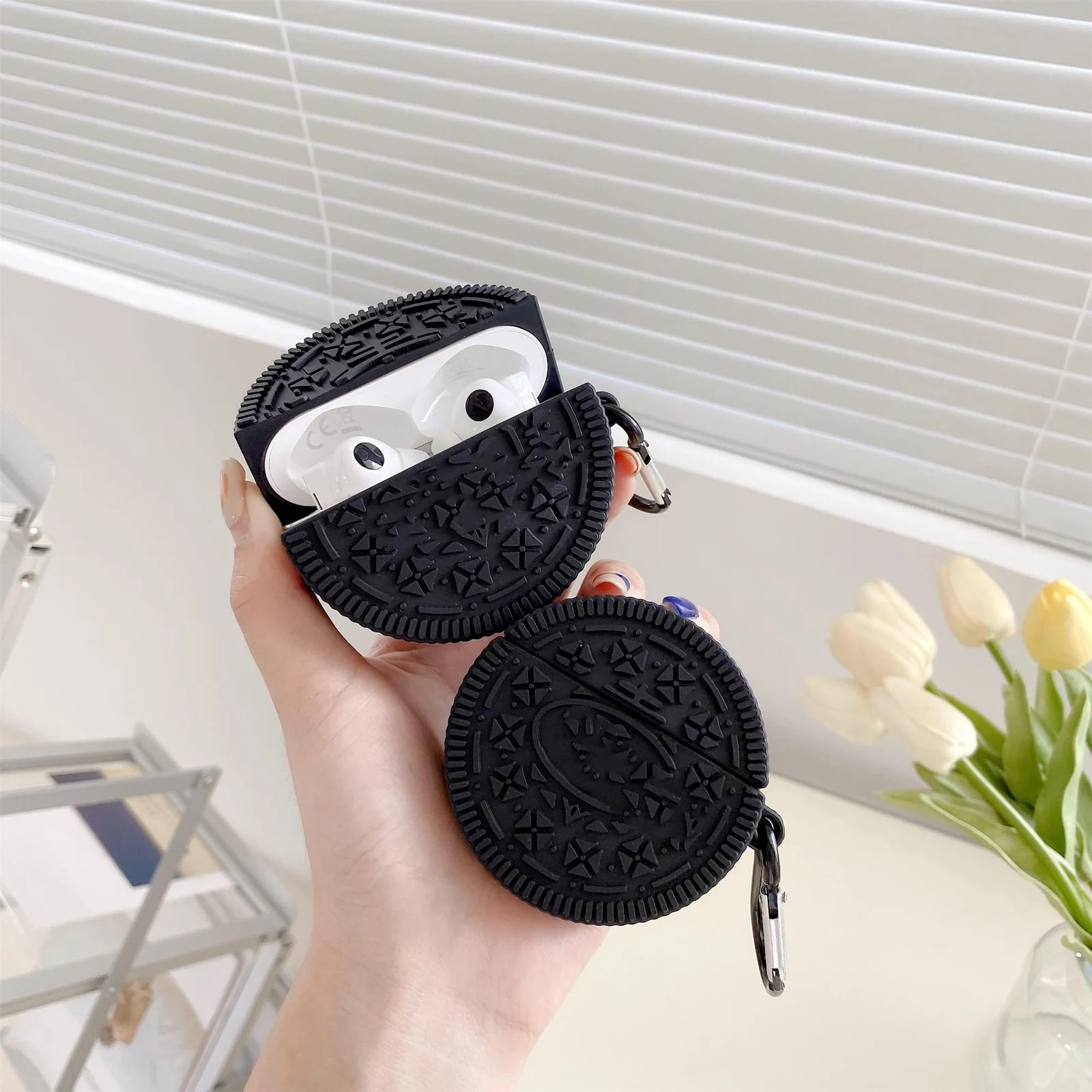 DL3 Mobilak For AirPods Pro Case Soft Silicone Shockproof Cover for Apple AirPods Pro, New 3D Cute Cartoon Creative Fun Case Skin with Keychain Design for AirPods Pro Charging Case 2019 - Oreo