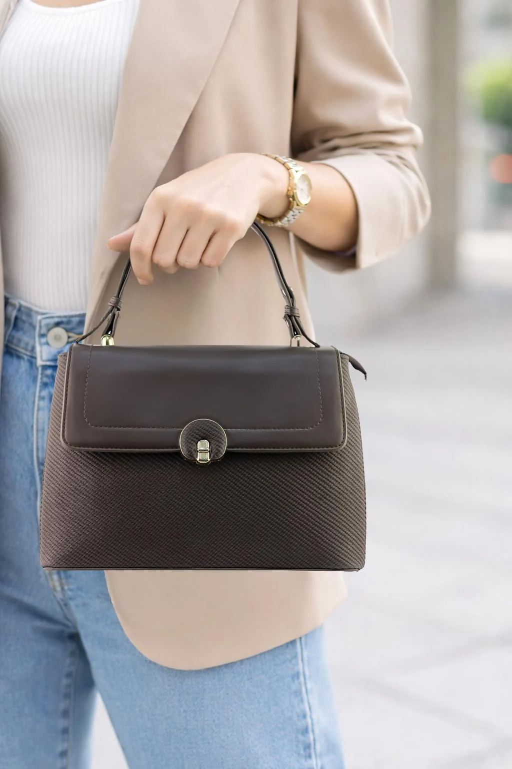 Mobigon Elegant Women’s Handbag with Shoulder Strap, Textured Leather Baguette Purse with Gold Clasp, Magnetic Snap & Zipper Compartments, Structured Top Handle Bag for Work & Daily Use - Brown